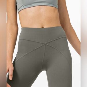 Lululemon Get Centered High Rise Crop 21”. Size 2